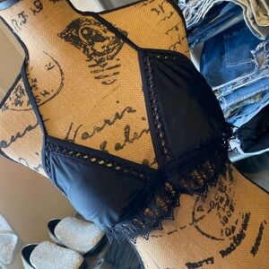 NWOT UNBRANDED triangle bikini top size women’s medium